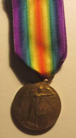 Victory Medal (1914-18) - 9-4972 PTE. J. AYNSLEY. DURH.L