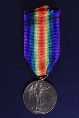 Victory Medal (1914-18) - 24292 W.O.CL.1. S.F. FRICKER. 