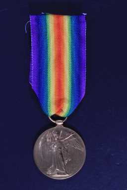 Victory Medal (1914-18) - 9672 T.W.O.CL.1. W.E. HOLMES. 