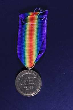 Victory Medal (1914-18) - 2.LIEUT. D.E. ROBINSON.