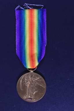 Victory Medal (1914-18) - 8-6093 W.O.CL.2. J. HUGHES. DU