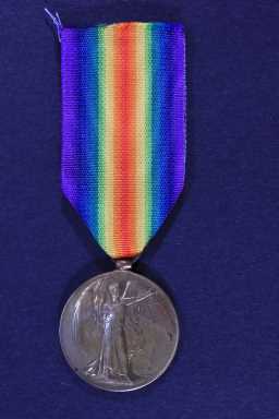 Victory Medal (1914-18) - 20-613 SJT. T. CUMMINGS. DURH.