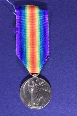 Victory Medal (1914-18) - 24817 PTE. R.W. HUNT. DURH.L.I