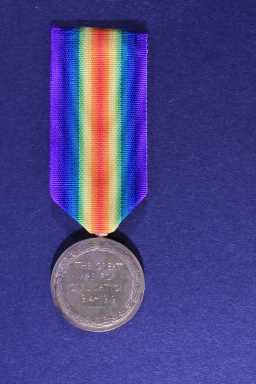 Victory Medal (1914-18) - 9-1279 PTE J. BELL. DURH. L.I.