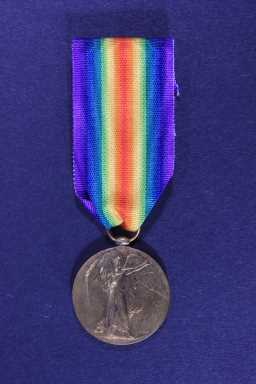 Victory Medal (1914-18) - 25600 PTE. J. SEYMOUR. D.L.I