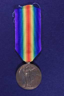 Victory Medal (1914-18) - 3922 PTE. J.W. PEACOCK. DURH.L