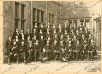 Photograph of staff and senior students, no names, 1902