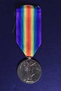Victory Medal (1914-18) - 22257 PTE. J.H:L. HUNTER. DURH