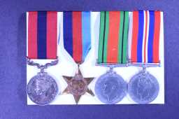 1939-45 Star - 4457717 PTE W J ROBERTS DURH L