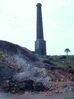 Engine house chimney at Ford Colliery.
Photo by Harry Rowland.