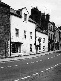 Ye Olde Cross Inn, Alnwick. Photo Northumberland County Council, 1971.