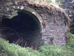 Rock lime kiln.
Photo by Harry Rowland.