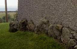 Boulder plinth at Town Head Farmhouse, Henshaw. Photo by Peter Ryder.