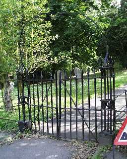 Churchyard Gates, W of St James, Castle Eden © DCC 2003