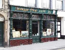 10  Market Place, Barnard Castle  Shop Front  © DCC 2000