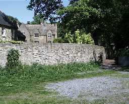 Walls to former Vicarage,  Barnard Castle  © DCC 2004