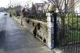 Front Walls & Gatepiers, Heatherlands to The Yews  © DCC 2003