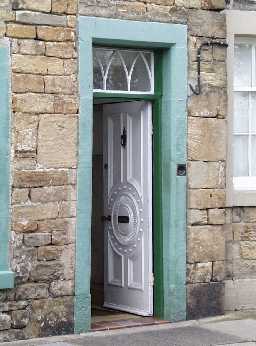 3 Tees View, Gainford - doorway detail  © DCC 2000