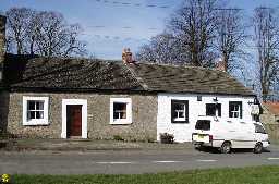 Oak Tree Inn & adjacent Cottage  © DCC 2002