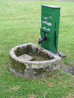 Water Pump & Trough, near Kirk Inn, Romaldkirk © DCC 2000