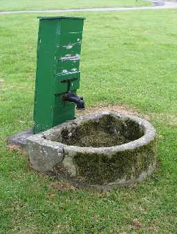 Water Pump & Trough, near Kirk Inn, Romaldkirk © DCC 2000