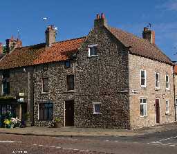 2 Front Street with 14 Office Square, Staindrop © DCC 2006