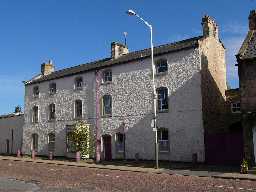 14 Front Street (Staindrop House) & Wall with Gateway  © DCC 2005