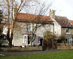 Central Buildings, Staindrop (west end - south) © DCC 2003