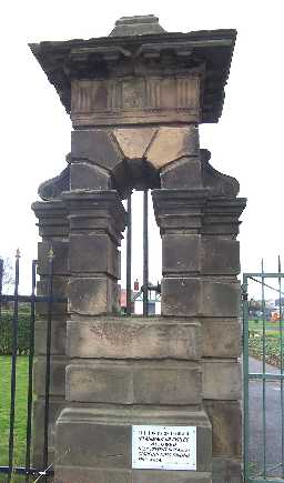 Gate Piers, Chilton © DCC 2005