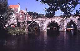 Durham City, Elvet Bridge © DCC 2007