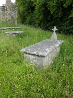 Photograph of Hanby and Sutton chest tombs with cross 2016