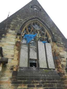 Photograph of arched window on East Mortuary Chapel of Benfieldside Cemetery 2016
