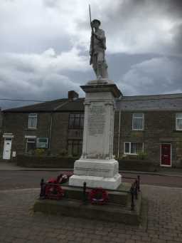 Close up photograph of War Memorial Statue, Wolsingham Road 2016