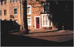 Photograph of exterior of 19 Thorngate, Barnard Castle 08/2001