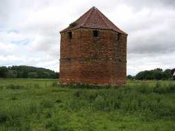 Photo of Low Middleton 18th Century Dovecote © Chris Heaton and licensed for reuse under 2010